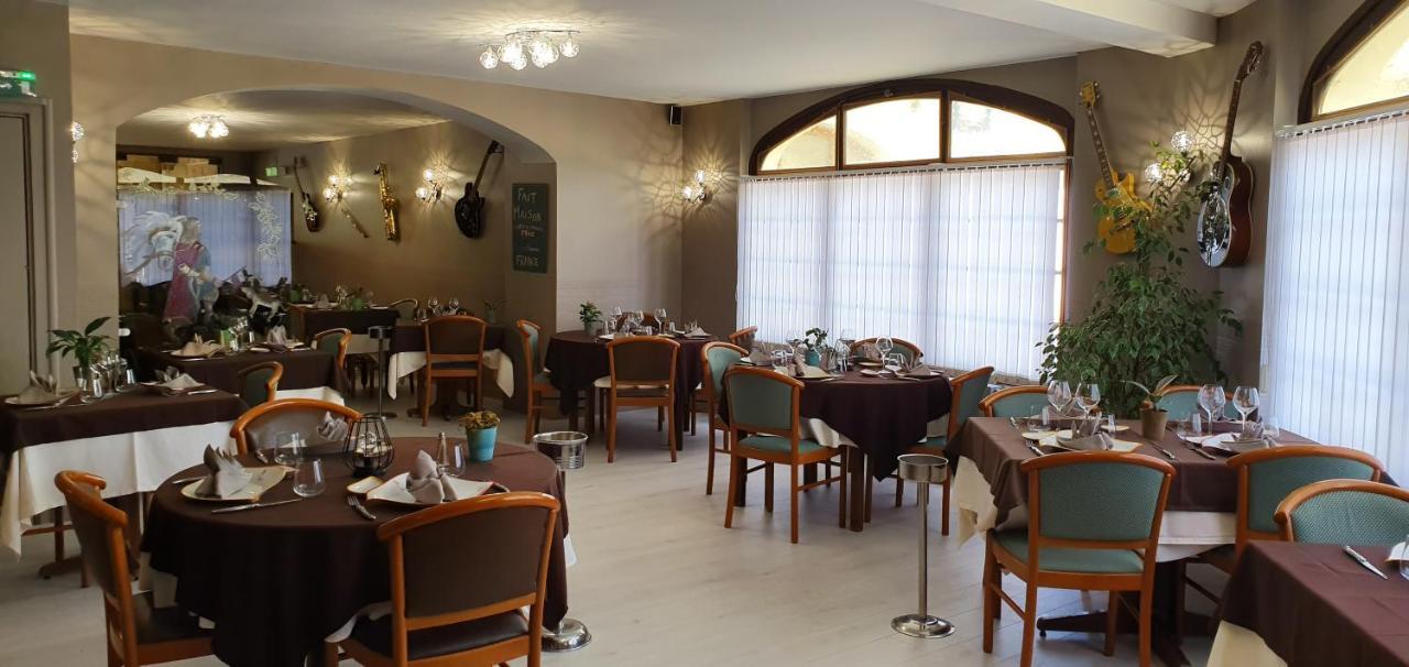 Logis Hotel Saint-Hubert Кур-Шеверні Екстер'єр фото