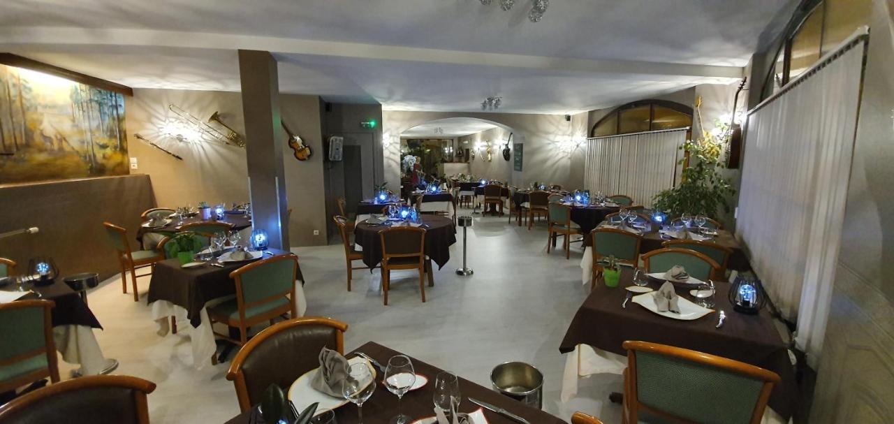 Logis Hotel Saint-Hubert Кур-Шеверні Екстер'єр фото