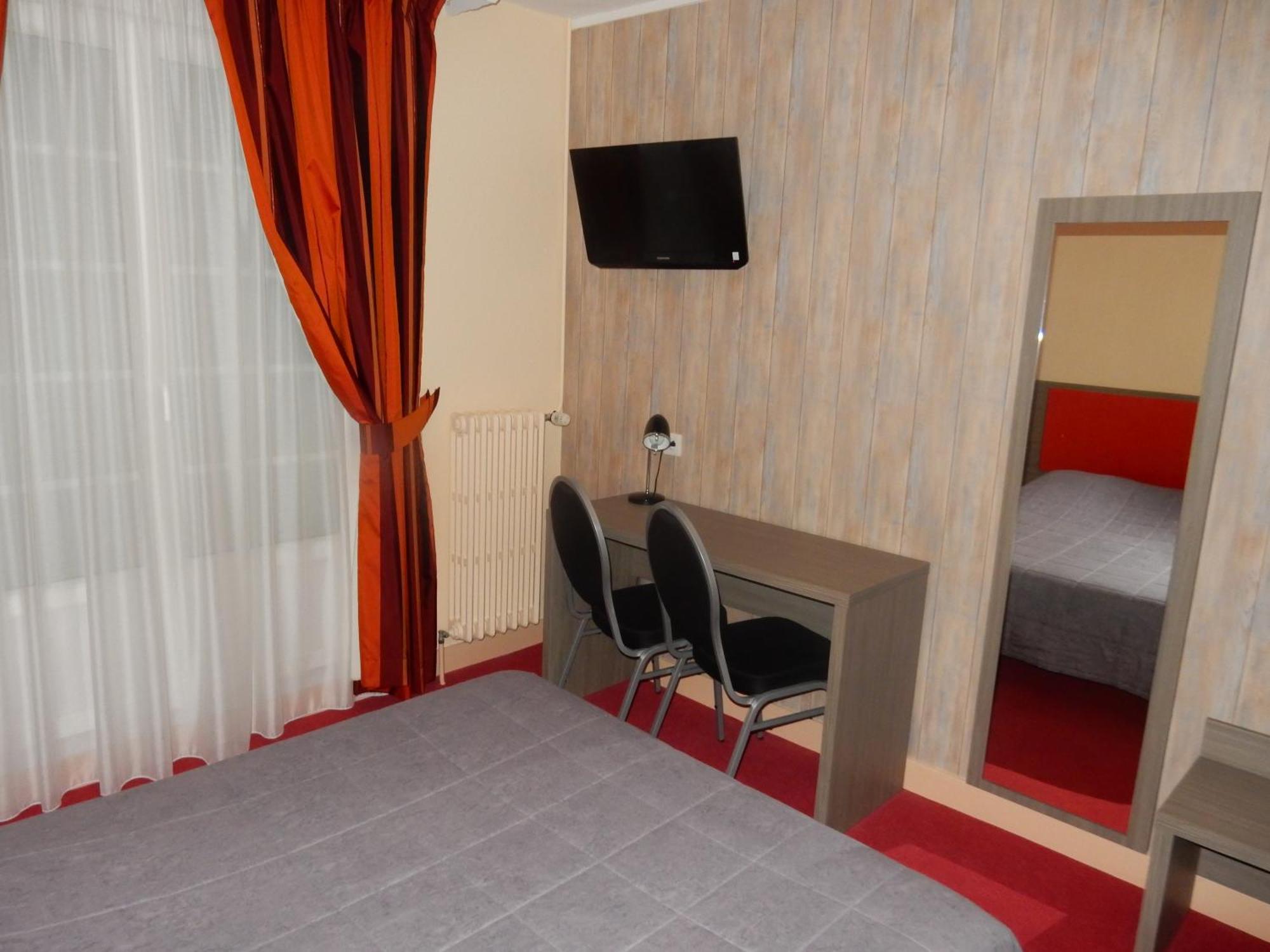 Logis Hotel Saint-Hubert Кур-Шеверні Номер фото
