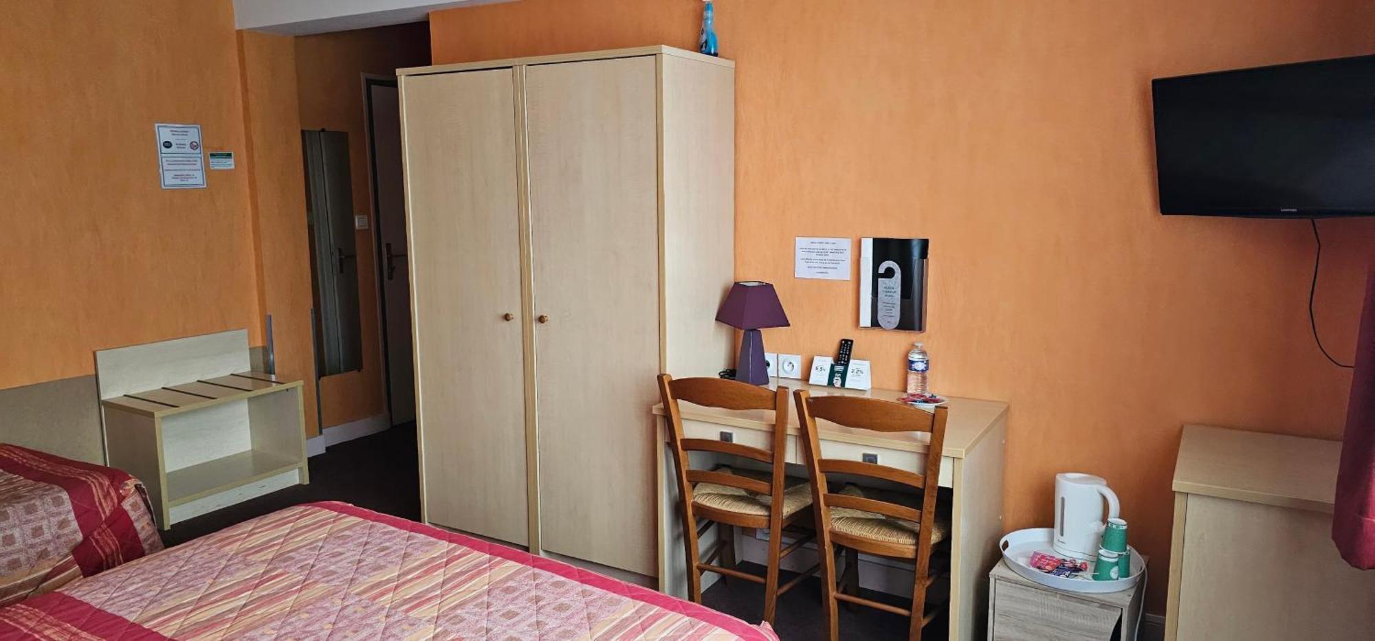 Logis Hotel Saint-Hubert Кур-Шеверні Екстер'єр фото