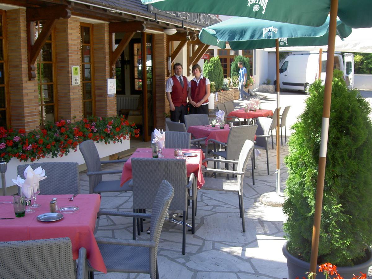 Logis Hotel Saint-Hubert Кур-Шеверні Екстер'єр фото