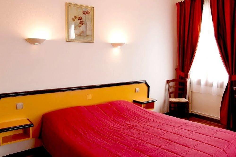 Logis Hotel Saint-Hubert Кур-Шеверні Екстер'єр фото