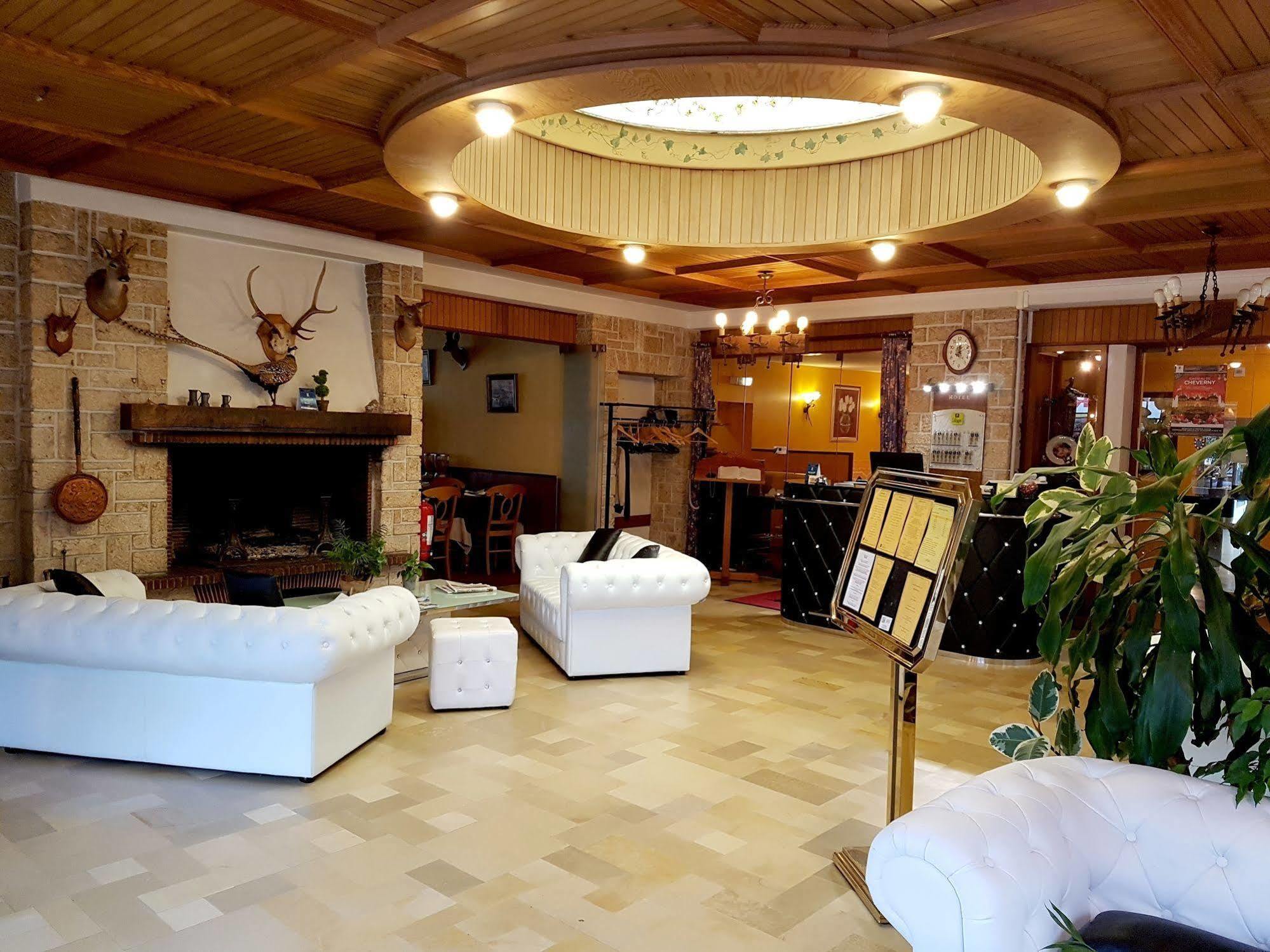 Logis Hotel Saint-Hubert Кур-Шеверні Екстер'єр фото